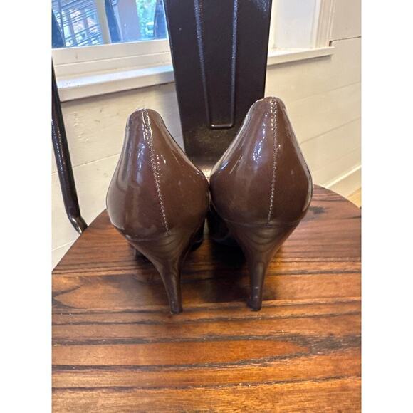 BCBG Girls Patent Leather Heels, Womens 7 1/2, Brown Patent Leather - Picture 4 of 10